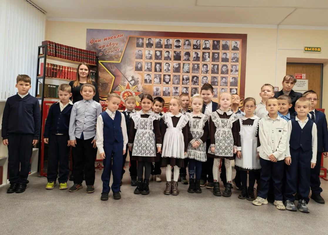 При поддержке комитета культуры и туризма города Курска в Зале памяти и славы курских писателейфронтовиков на базе библиотекифилиала № 11 им