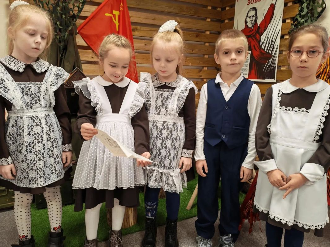 При поддержке комитета культуры и туризма города Курска в Зале памяти и славы курских писателейфронтовиков на базе библиотекифилиала № 11 им При поддержке комитета культуры и туризма города Курска в Зале памяти и славы курских писателейфронтовиков на базе библиотекифилиала № 11 им