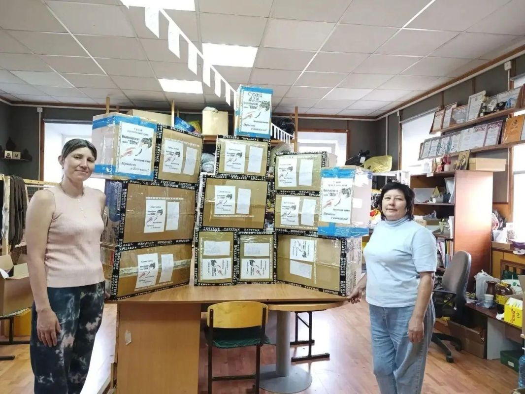 Волонтёры Хомутовского округа собрали посылки для военнослужащих в зоне СВО