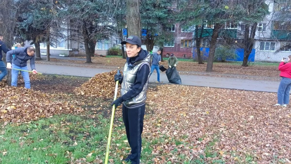 Александр Хинштейн принял участие в общегородском субботнике Александр Хинштейн принял участие в общегородском субботнике