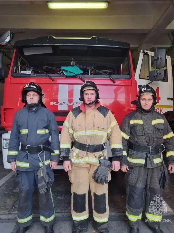 Курские пожарные спасли и эвакуировали больше 30 человек Курские пожарные спасли и эвакуировали больше 30 человек