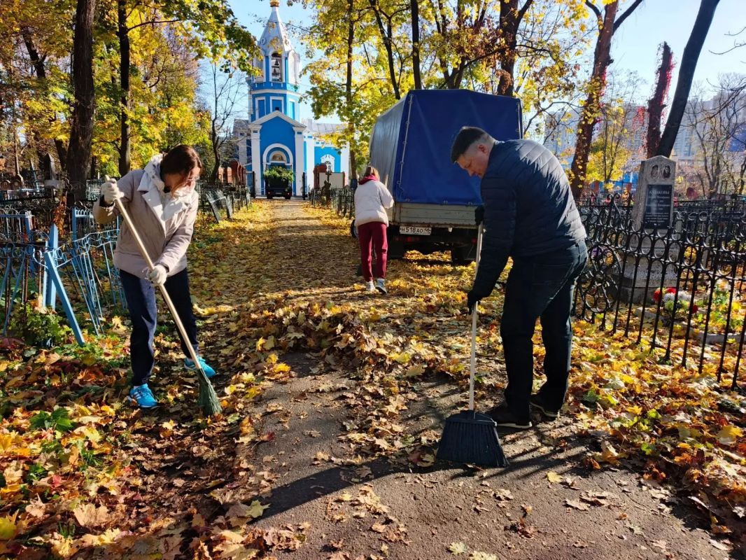 Конец октября — это та пора, когда листья опадают с деревьев, а холода всё ближе Конец октября — это та пора, когда листья опадают с деревьев, а холода всё ближе