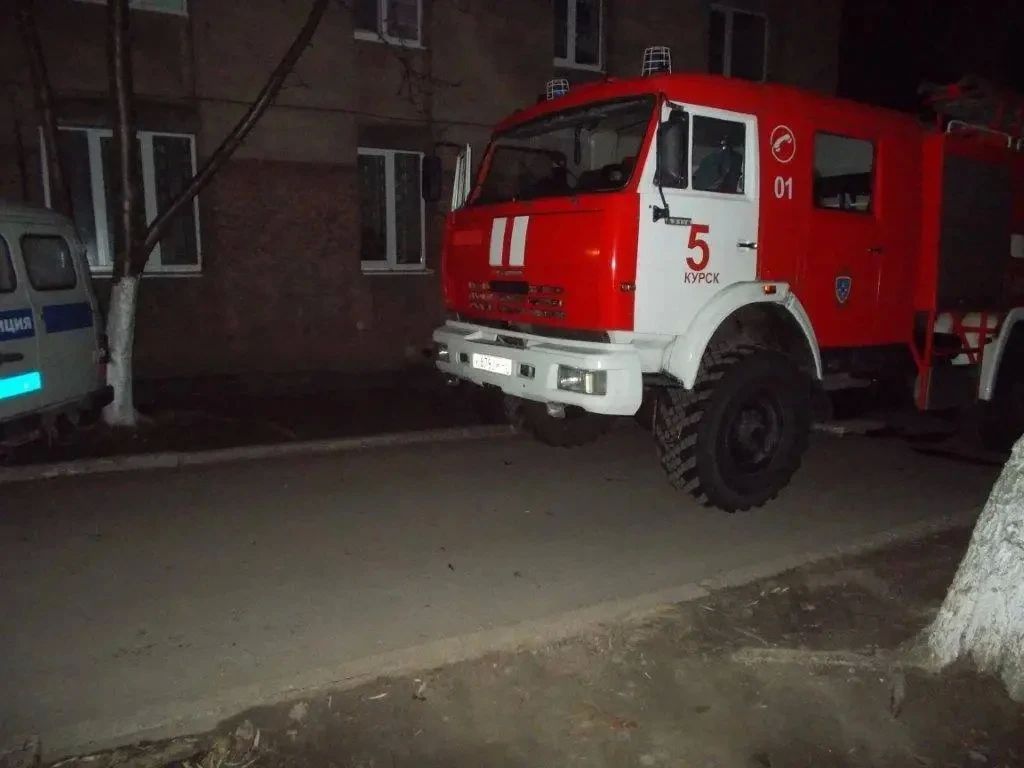 В Курске ночью произошёл пожар в пятиэтажном панельном доме на улице Республиканской