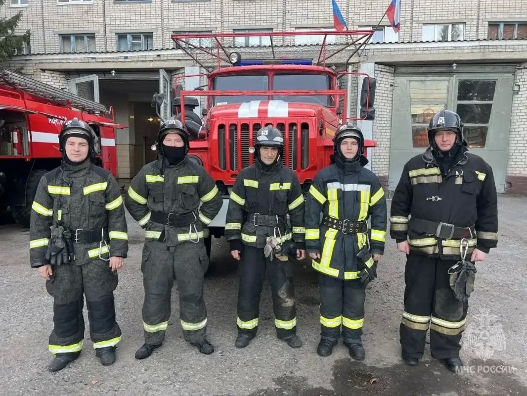 За минувшие сутки курские огнеборцы МЧС России спасли и эвакуировали более 30 человек