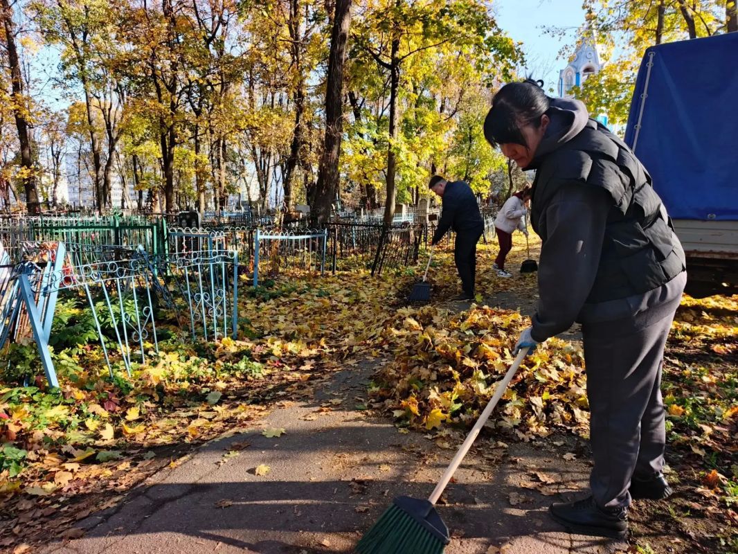 Конец октября — это та пора, когда листья опадают с деревьев, а холода всё ближе Конец октября — это та пора, когда листья опадают с деревьев, а холода всё ближе