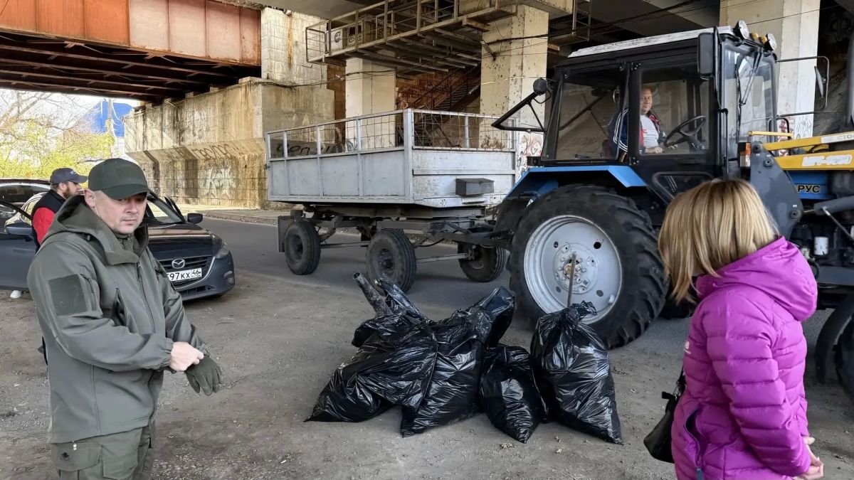 Чистота начинается с нас!. 24 октября сотрудники Государственной жилищной инспекции Курской области приняли участие в субботнике на территории под Кировским мостом через реку Тускарь Чистота начинается с нас!. 24 октября сотрудники Государственной жилищной инспекции Курской области приняли участие в субботнике на территории под Кировским мостом через реку Тускарь