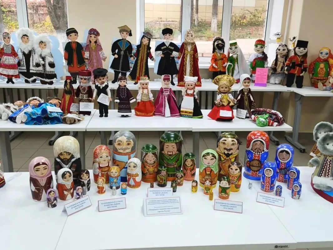 Приглашаем познакомиться с куклами народов России Приглашаем познакомиться с куклами народов России