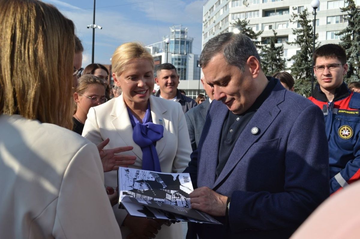 Екатерина Харченко: От всей души и с глубоким уважением поздравляю с Днём рожденья нашего губернатора, опытного политика и мудрого наставника Александра Евсеевича Хиншейна Екатерина Харченко: От всей души и с глубоким уважением поздравляю с Днём рожденья нашего губернатора, опытного политика и мудрого наставника Александра Евсеевича Хиншейна