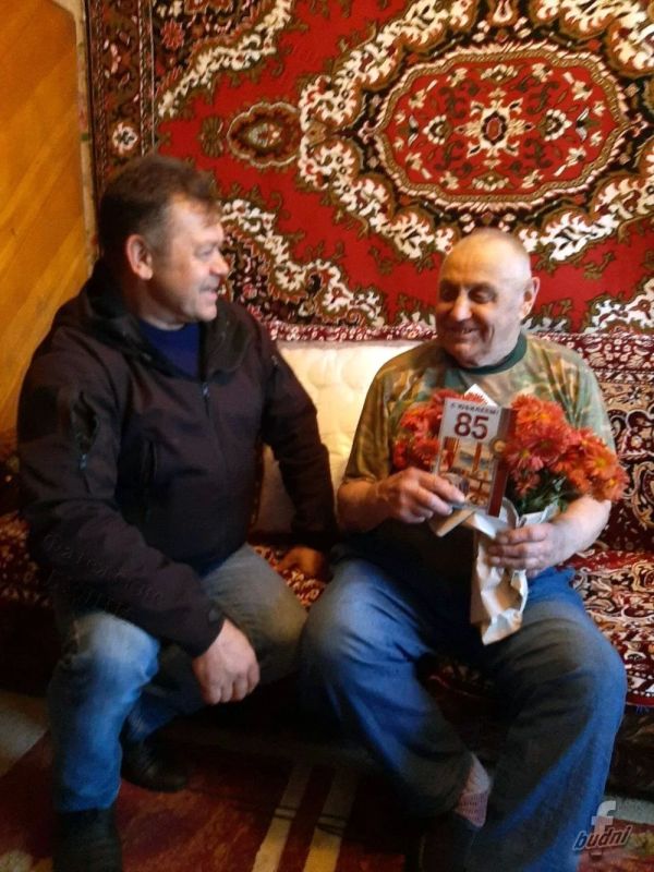 ПОЗДРАВЛЕНИЕ С ЮБИЛЕЕМ. Житель деревни Миролюбово Виктор Иванович Павлов отметил свой 85-летний юбилей
