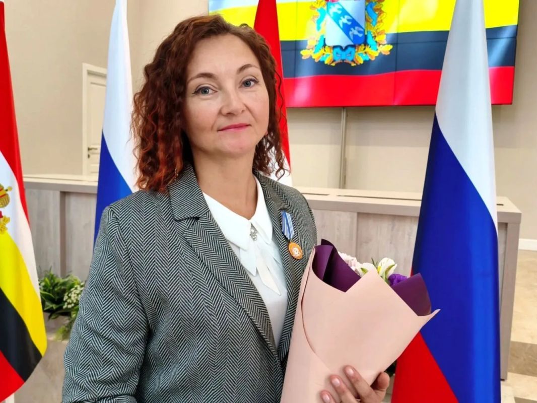 В Доме Советов состоялась торжественная церемония вручения государственных наград Российской Федерации и Курской области В Доме Советов состоялась торжественная церемония вручения государственных наград Российской Федерации и Курской области