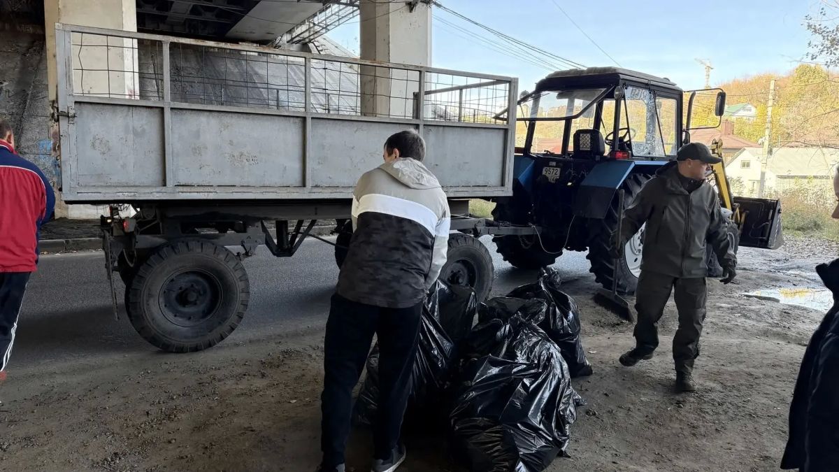 Чистота начинается с нас!. 24 октября сотрудники Государственной жилищной инспекции Курской области приняли участие в субботнике на территории под Кировским мостом через реку Тускарь Чистота начинается с нас!. 24 октября сотрудники Государственной жилищной инспекции Курской области приняли участие в субботнике на территории под Кировским мостом через реку Тускарь