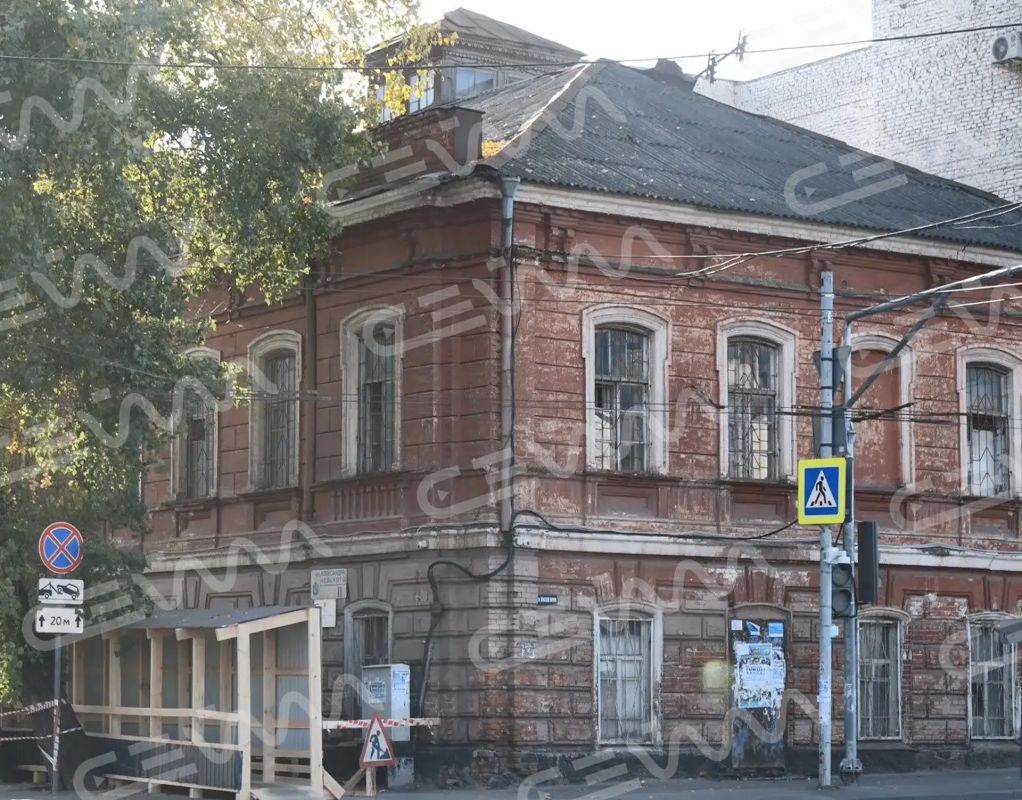 В Курске начали ремонтировать крышу дома купца Горяинова, построенного в 1901 году