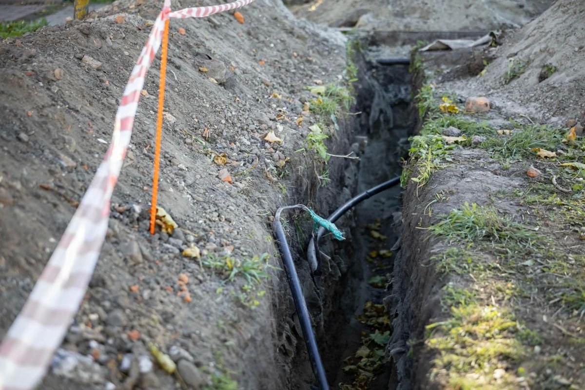 В Курске приступили к капитальному ремонту наружного освещения на набережной рядом с площадью Добролюбова, известной как «Утиный остров» В Курске приступили к капитальному ремонту наружного освещения на набережной рядом с площадью Добролюбова, известной как «Утиный остров»