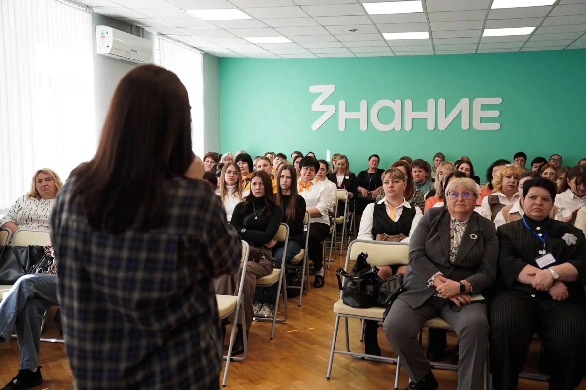 Секретарь комиссии по делам несовершеннолетних и защите их прав администрации Конышевского района Алёна Калужских и специалист по молодежной политике Дарья Алфимова приняли участие в слете специалистов по профилактике... Секретарь комиссии по делам несовершеннолетних и защите их прав администрации Конышевского района Алёна Калужских и специалист по молодежной политике Дарья Алфимова приняли участие в слете специалистов по профилактике...