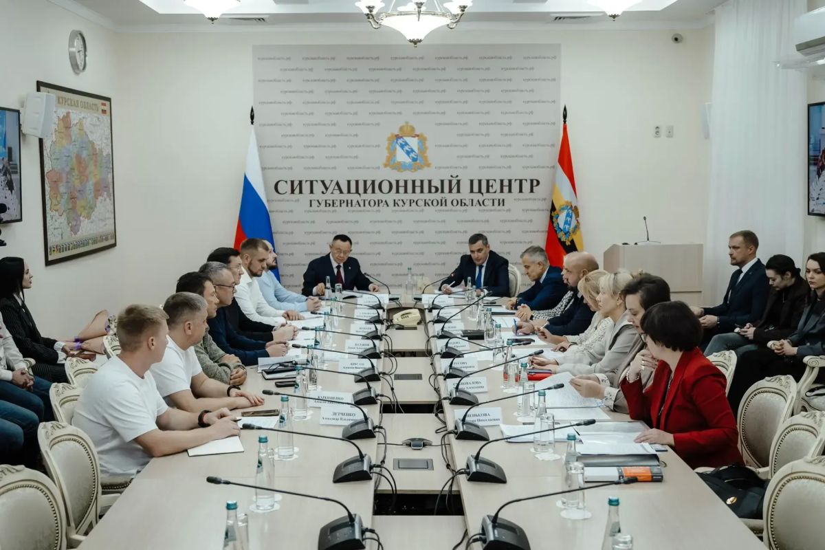 Александр Хинштейн провел рабочее совещание с главой Минстроя РФ Иреком Файзуллиным