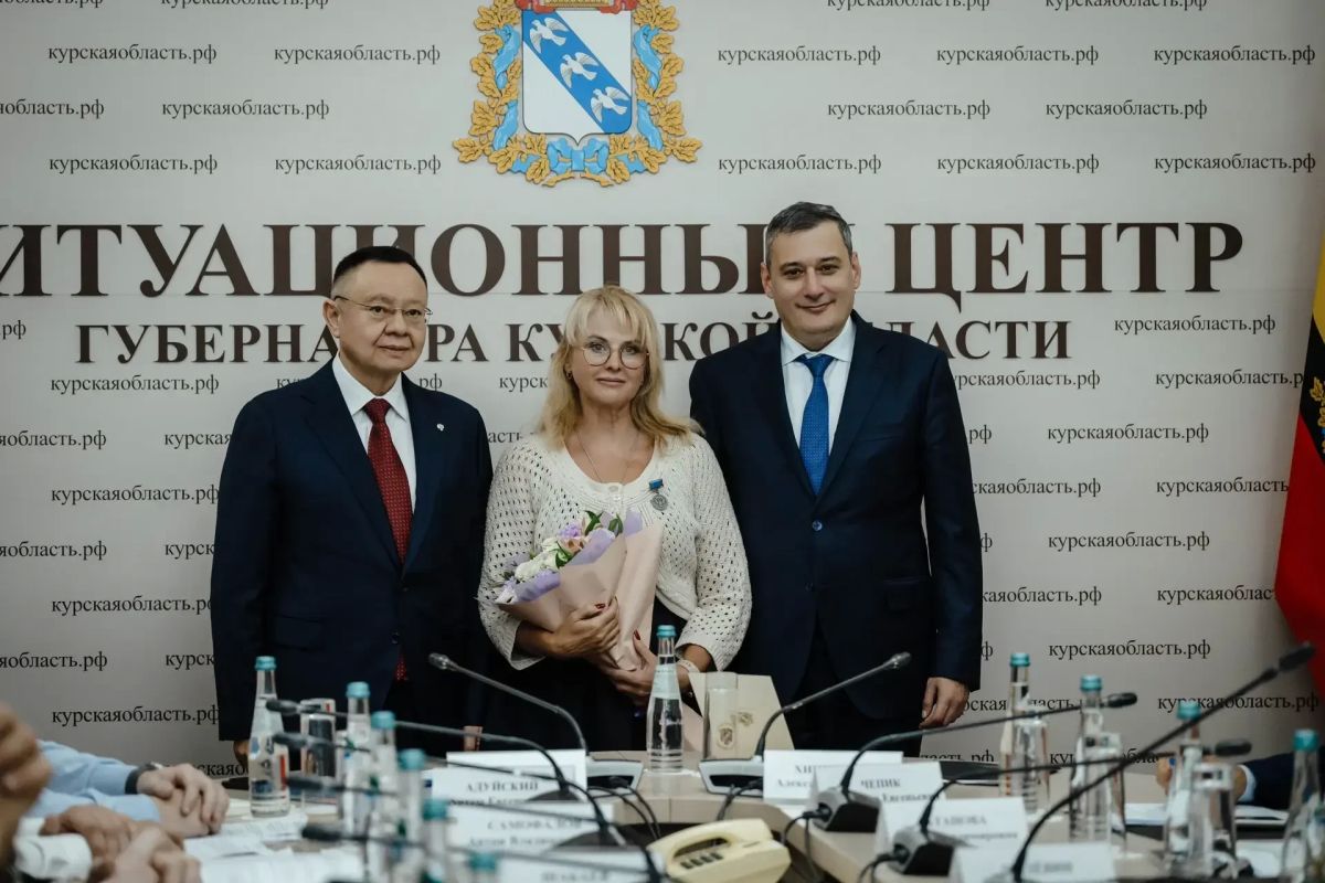 Александр Хинштейн провел рабочее совещание с главой Минстроя РФ Иреком Файзуллиным Александр Хинштейн провел рабочее совещание с главой Минстроя РФ Иреком Файзуллиным