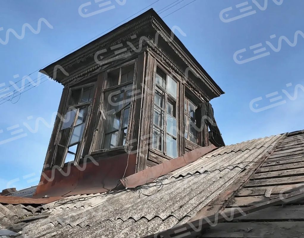 В Курске начали ремонтировать крышу дома купца Горяинова, построенного в 1901 году В Курске начали ремонтировать крышу дома купца Горяинова, построенного в 1901 году