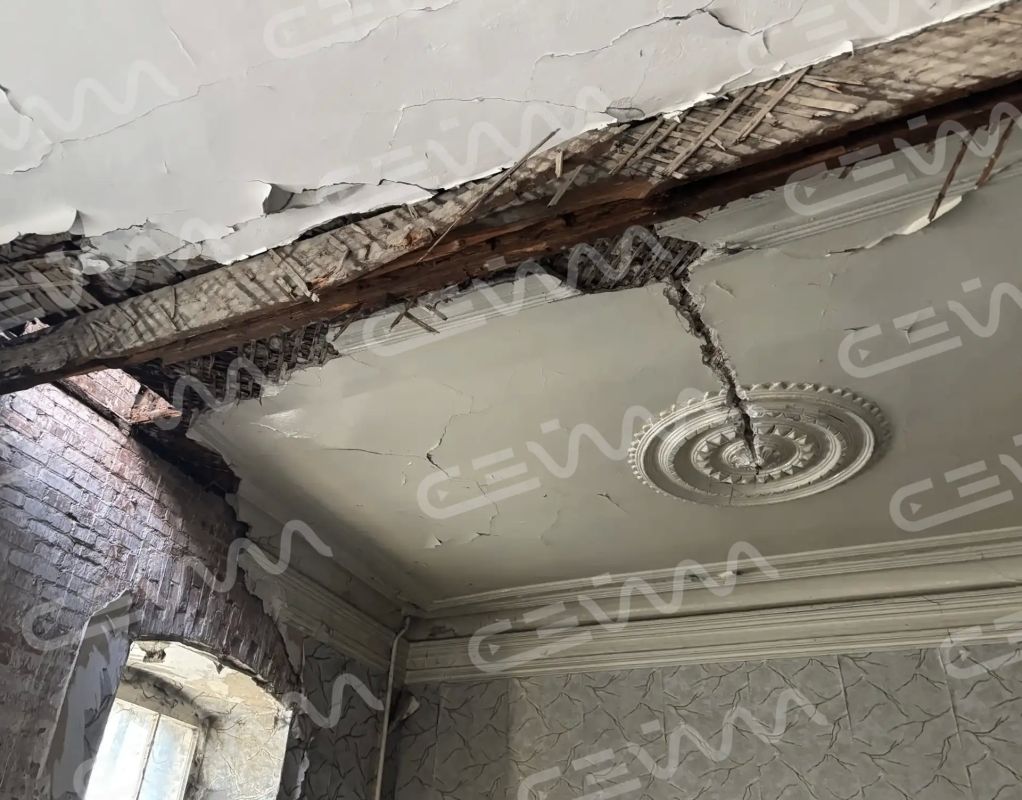 В Курске начали ремонтировать крышу дома купца Горяинова, построенного в 1901 году В Курске начали ремонтировать крышу дома купца Горяинова, построенного в 1901 году