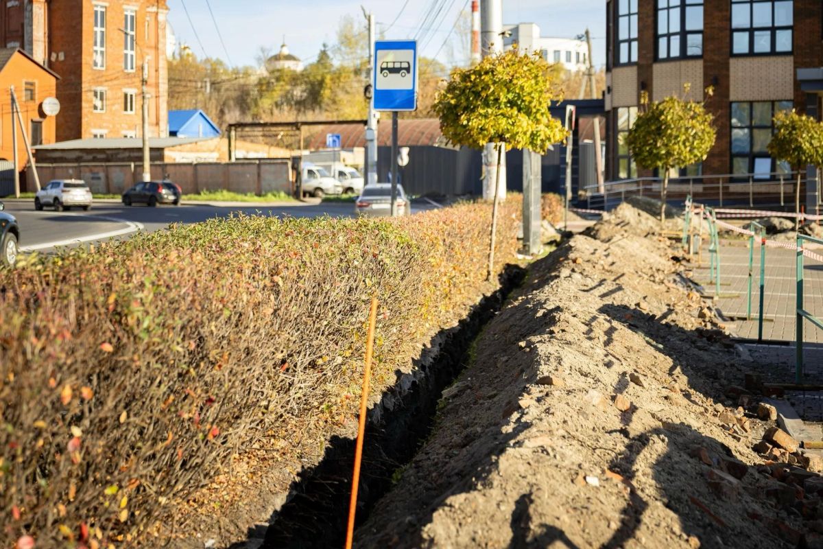 В Курске приступили к капитальному ремонту наружного освещения на набережной рядом с площадью Добролюбова, известной как «Утиный остров»