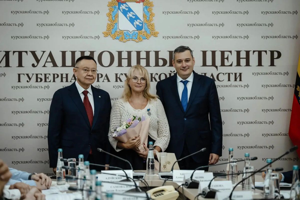 В Доме Советов накануне прошло совещание с министром строительства и ЖКХ России Иреком Файзуллиным В Доме Советов накануне прошло совещание с министром строительства и ЖКХ России Иреком Файзуллиным