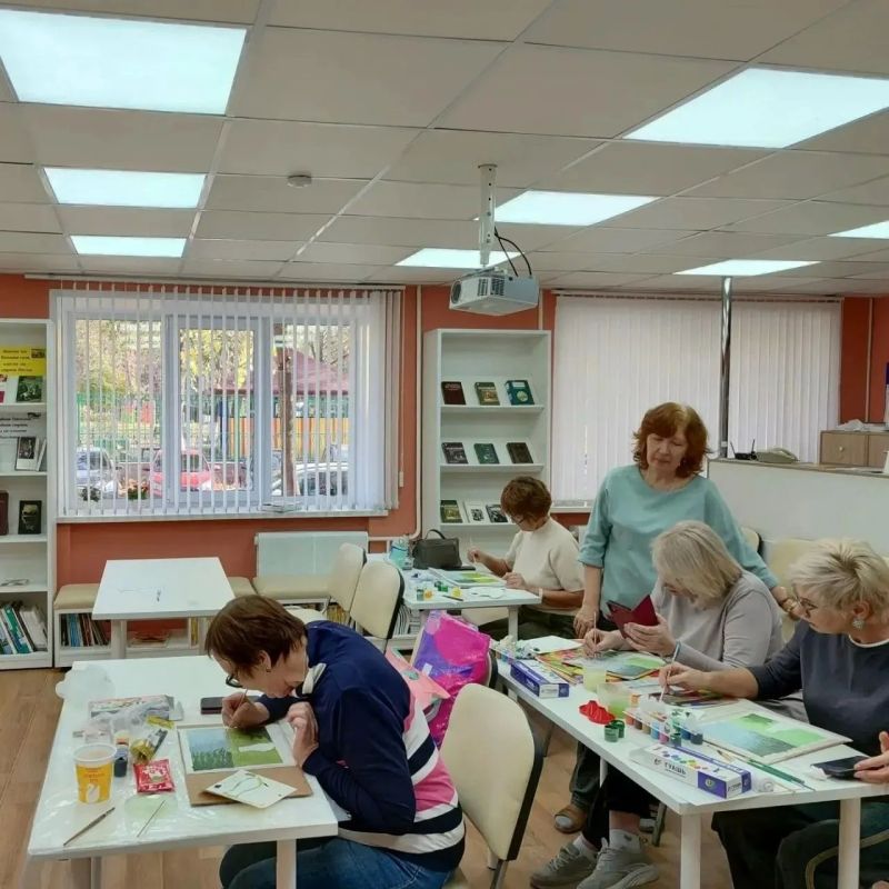 26 октября 2026 г. в читальном зале Библиотеки-филиала №1 художник Н. В. Сенькова провела очередное занятие по расписанию факультета рисования Университета народного просвещения им. Т. П. Николаева 26 октября 2026 г. в читальном зале Библиотеки-филиала №1 художник Н. В. Сенькова провела очередное занятие по расписанию факультета рисования Университета народного просвещения им. Т. П. Николаева