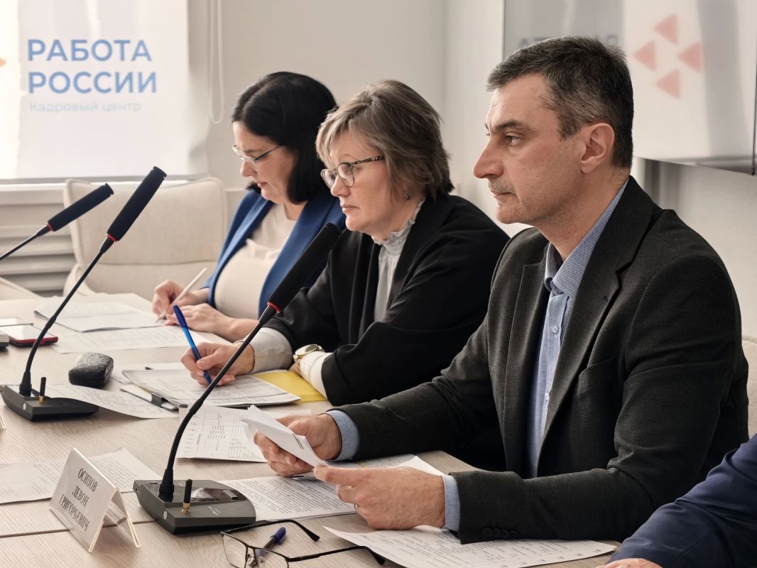 Сегодня состоялось заседание межведомственной комиссии Курской области по противодействию нелегальной занятости Сегодня состоялось заседание межведомственной комиссии Курской области по противодействию нелегальной занятости