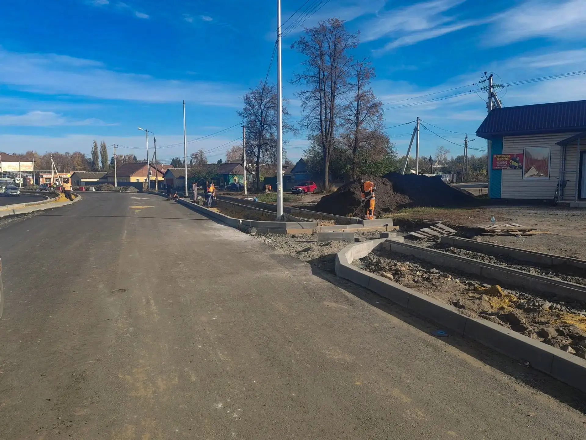 В посёлке Кшенский продолжается реконструкция одной из главных улиц — Ленина