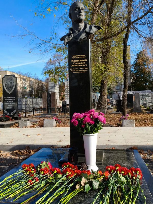 В Курске почтили память подполковника ФСБ России Геннадия Карманова В Курске почтили память подполковника ФСБ России Геннадия Карманова