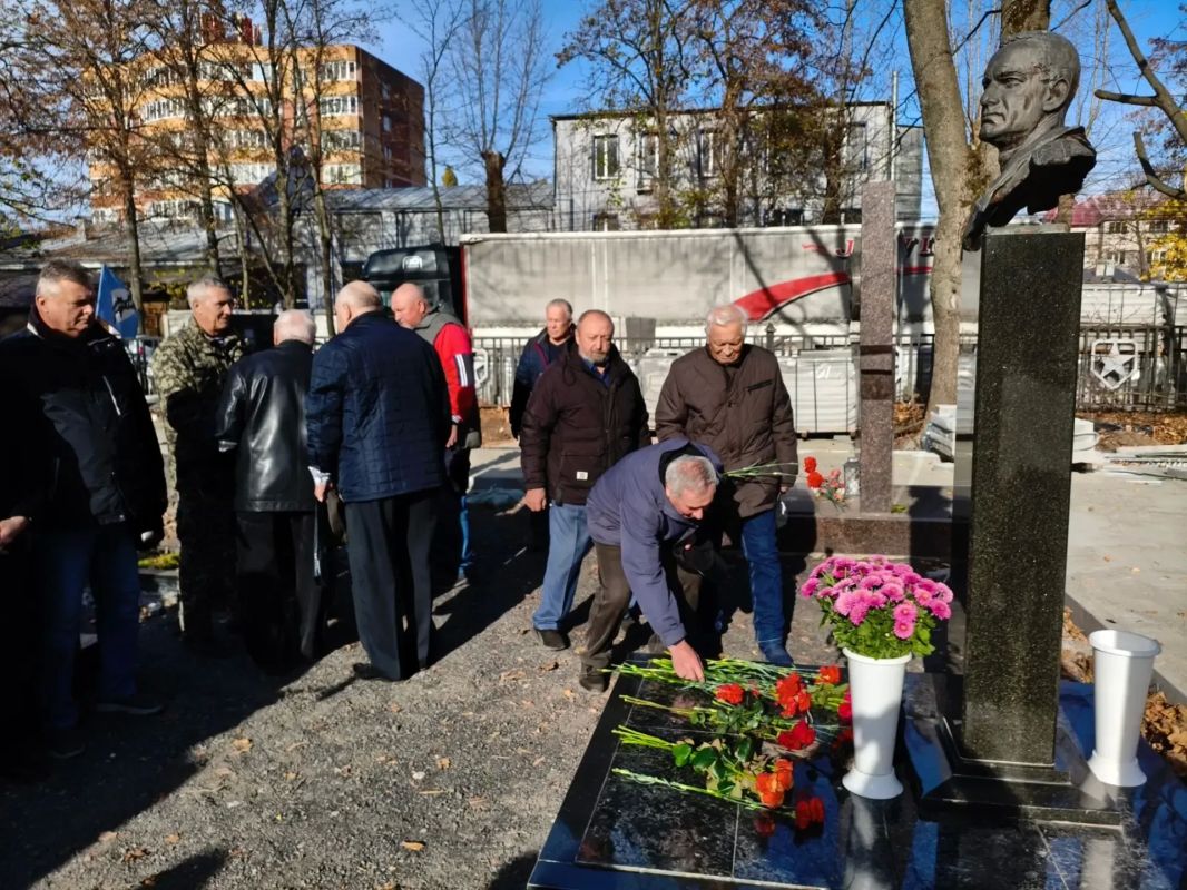 В Курске почтили память подполковника ФСБ России Геннадия Карманова В Курске почтили память подполковника ФСБ России Геннадия Карманова
