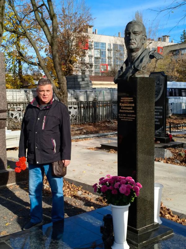 В Курске почтили память подполковника ФСБ России Геннадия Карманова В Курске почтили память подполковника ФСБ России Геннадия Карманова