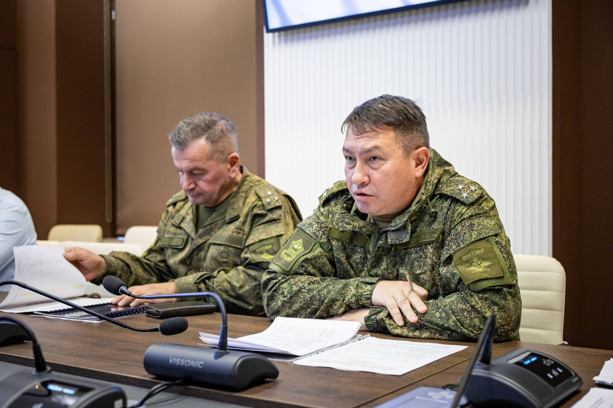 Евгений Маслов: Жители Курска продолжают пополнять ряды наших Вооруженных сил, подписывая контракты с Минобороны РФ. Сегодня по данной теме провели рабочее совещание с участием военных комиссаров, глав окружных администраций... Евгений Маслов: Жители Курска продолжают пополнять ряды наших Вооруженных сил, подписывая контракты с Минобороны РФ. Сегодня по данной теме провели рабочее совещание с участием военных комиссаров, глав окружных администраций...
