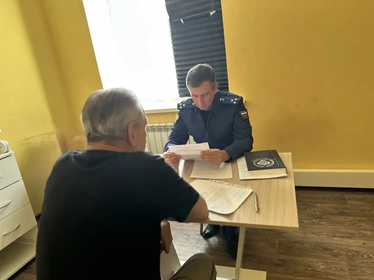 Заместитель прокурора Курской области провел личный прием граждан в пункте временного размещения