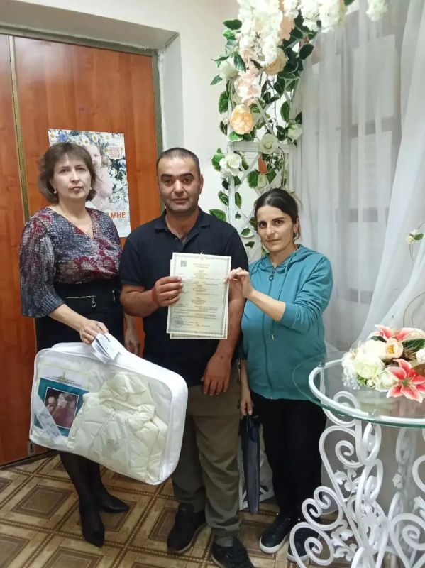 Отделы ЗАГС администраций Пристенского и Обоянского районов Курской области делятся кадрами своей работы Отделы ЗАГС администраций Пристенского и Обоянского районов Курской области делятся кадрами своей работы