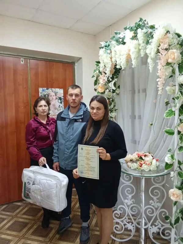Отделы ЗАГС администраций Пристенского и Обоянского районов Курской области делятся кадрами своей работы Отделы ЗАГС администраций Пристенского и Обоянского районов Курской области делятся кадрами своей работы