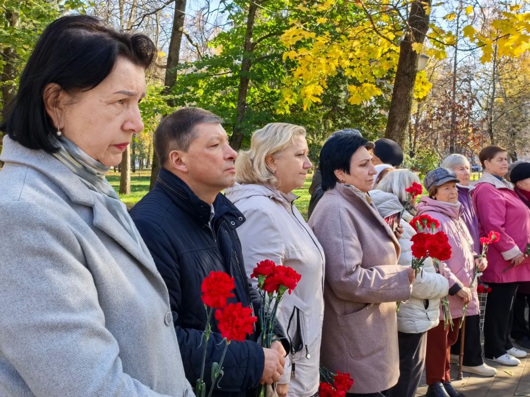 В парке Героев Гражданской войны прошло мероприятие, посвященное Дню памяти жертв политических репрессий В парке Героев Гражданской войны прошло мероприятие, посвященное Дню памяти жертв политических репрессий