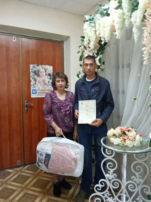 Отделы ЗАГС администраций Пристенского и Обоянского районов Курской области делятся кадрами своей работы Отделы ЗАГС администраций Пристенского и Обоянского районов Курской области делятся кадрами своей работы