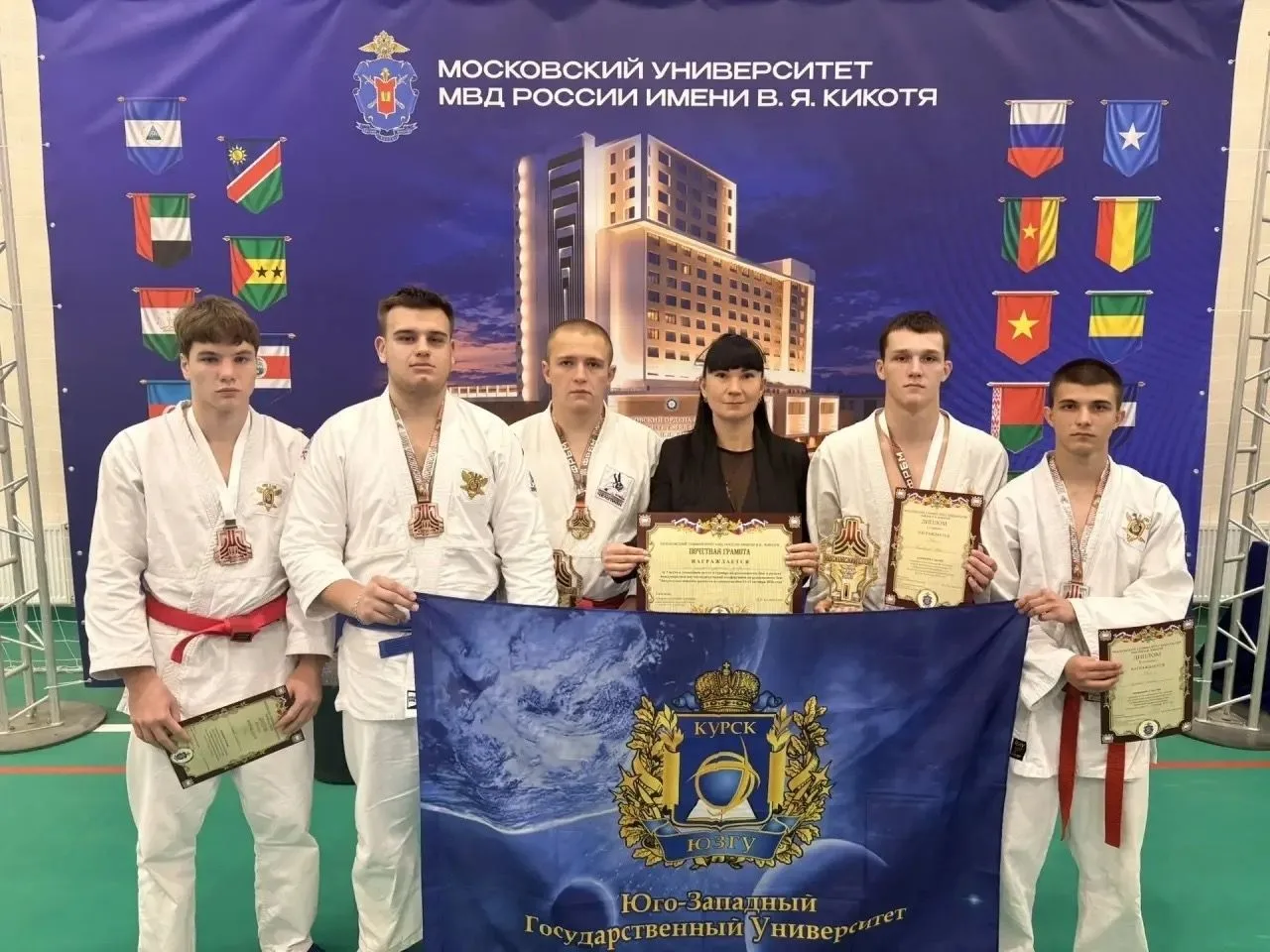 В ТРОЙКЕ СИЛЬНЕЙШИХ. Сборная ЮЗГУ вошла в тройку сильнейших на турнире по рукопашному бою, который прошел в Московском университете МВД России имени В.Я. Кикотя
