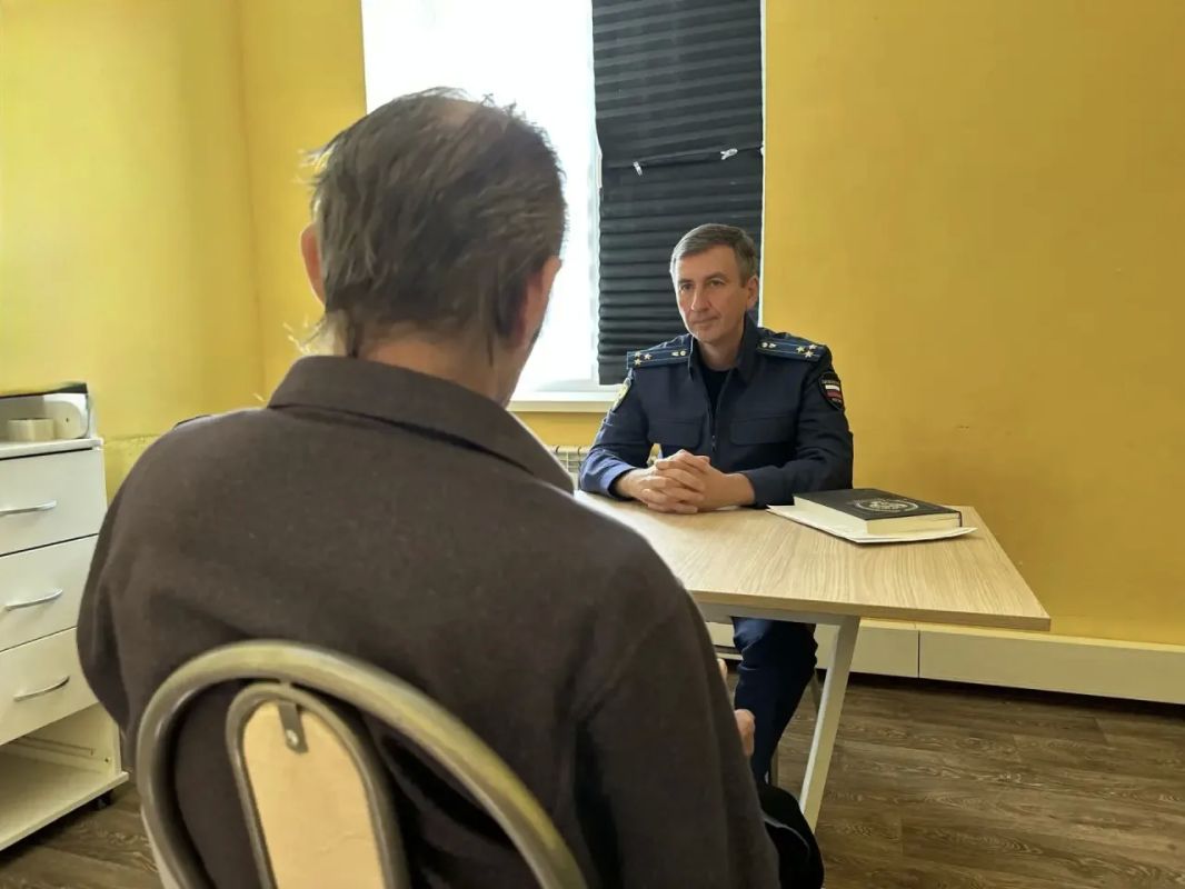 Заместитель прокурора Курской области провел личный прием граждан в пункте временного размещения Заместитель прокурора Курской области провел личный прием граждан в пункте временного размещения