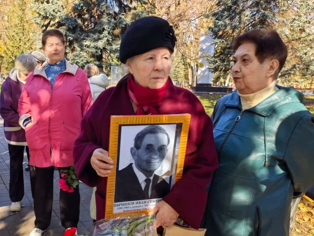 В парке Героев Гражданской войны прошло мероприятие, посвященное Дню памяти жертв политических репрессий В парке Героев Гражданской войны прошло мероприятие, посвященное Дню памяти жертв политических репрессий