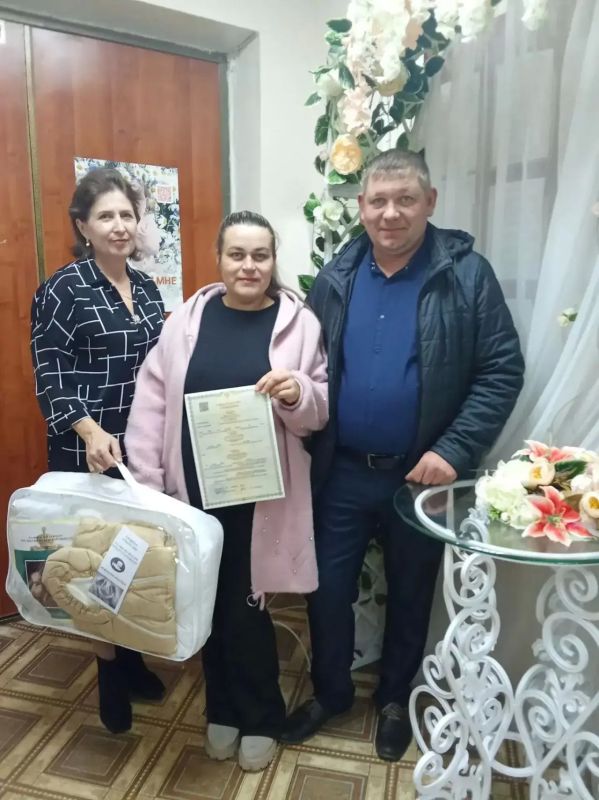Отделы ЗАГС администраций Пристенского и Обоянского районов Курской области делятся кадрами своей работы Отделы ЗАГС администраций Пристенского и Обоянского районов Курской области делятся кадрами своей работы