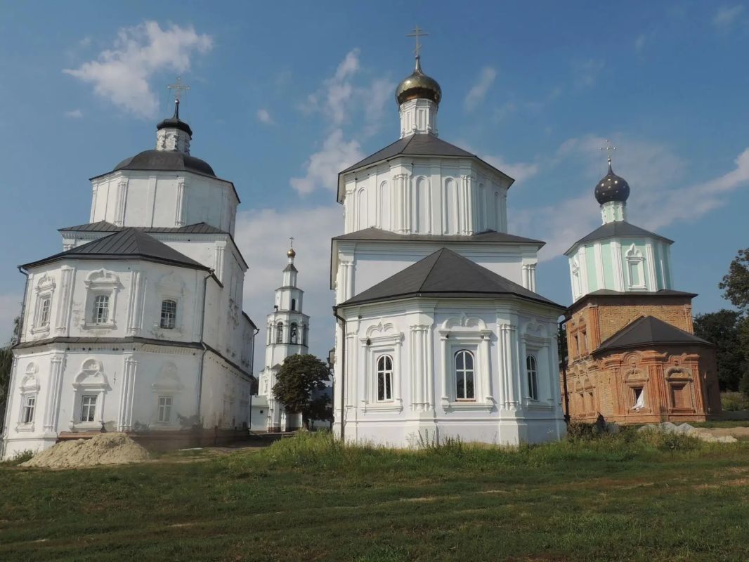Осень кистью художника: «Рыльский Св. Николаевский монастырь, 2005г» Осень кистью художника: «Рыльский Св. Николаевский монастырь, 2005г»