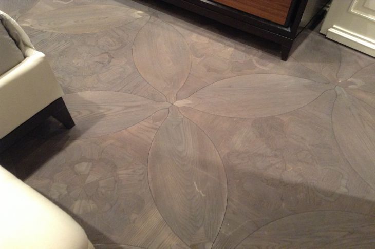 Могут испортить поверхность: 3 частые ошибки при мытье напольной плитки – потеряет блеск и поцарапается