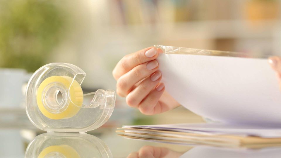 Элементарный способ спасет важные бумаги от скотча: запоминайте на будущее