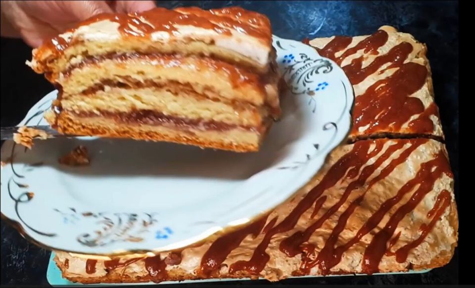 Необычный пирог с джемом и орехами: готовьте быстро и просто