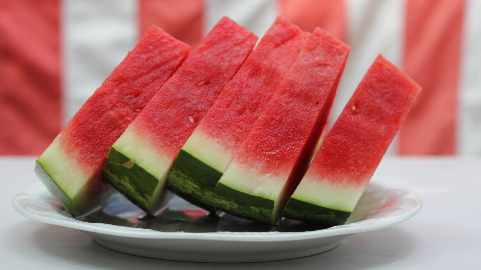 Сделайте на праздник эту закуску из арбуза: «разлетится» быстрее бутербродов с икрой