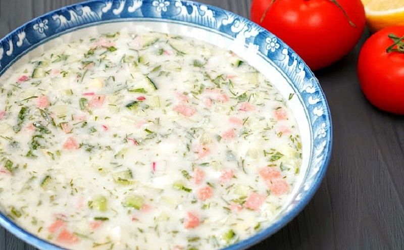 Летняя окрошка: как сделать её идеальной с кефиром и минералкой