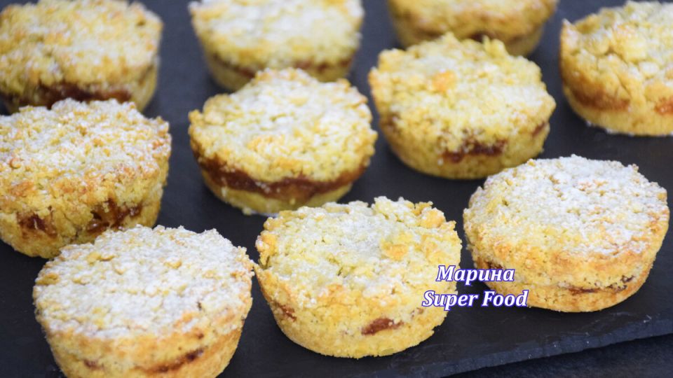 Сочные яблоки в нежных пирожных: простой рецепт к чаю