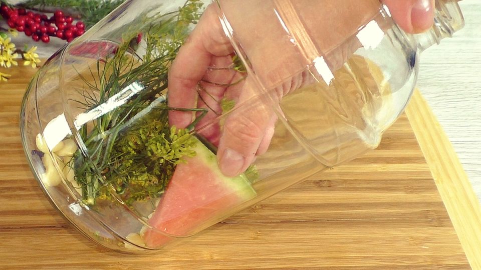 Незабываемые маринованные арбузы: зимние заготовки с характером
