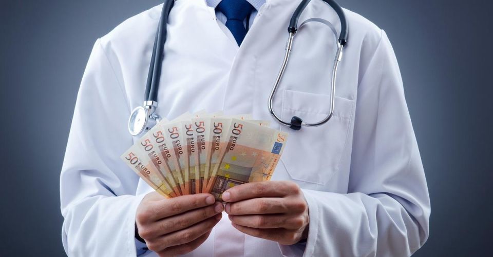 Как медицинский работник обманул 29 людей на 10 миллионов рублей