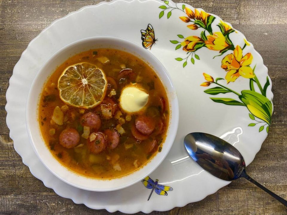 Размышления о солянке: как получить выразительный вкус бульона и неожиданные акценты